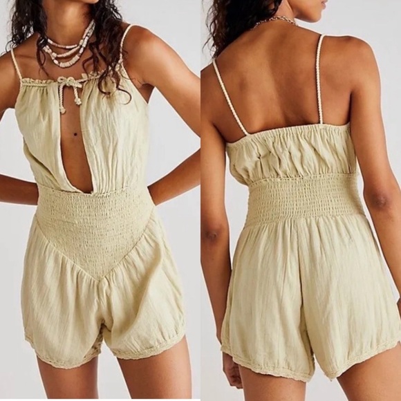 NWT Jens Pirate Booty Gauzy Cotton Smocked Cut Out Romper Celery Green Size XS - Picture 1 of 9